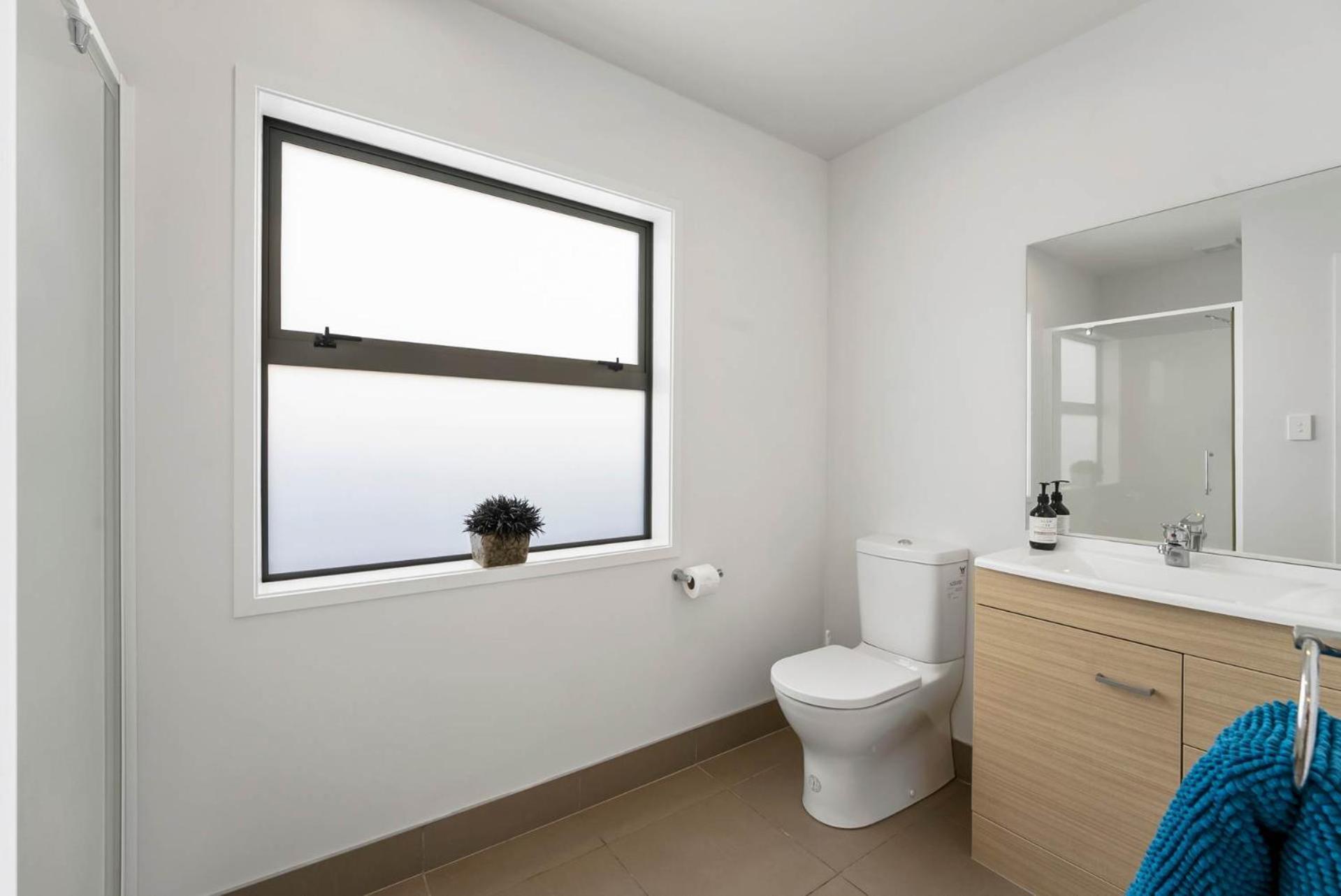 Sunny Seaside Retreat - Papamoa Beach 외부 사진