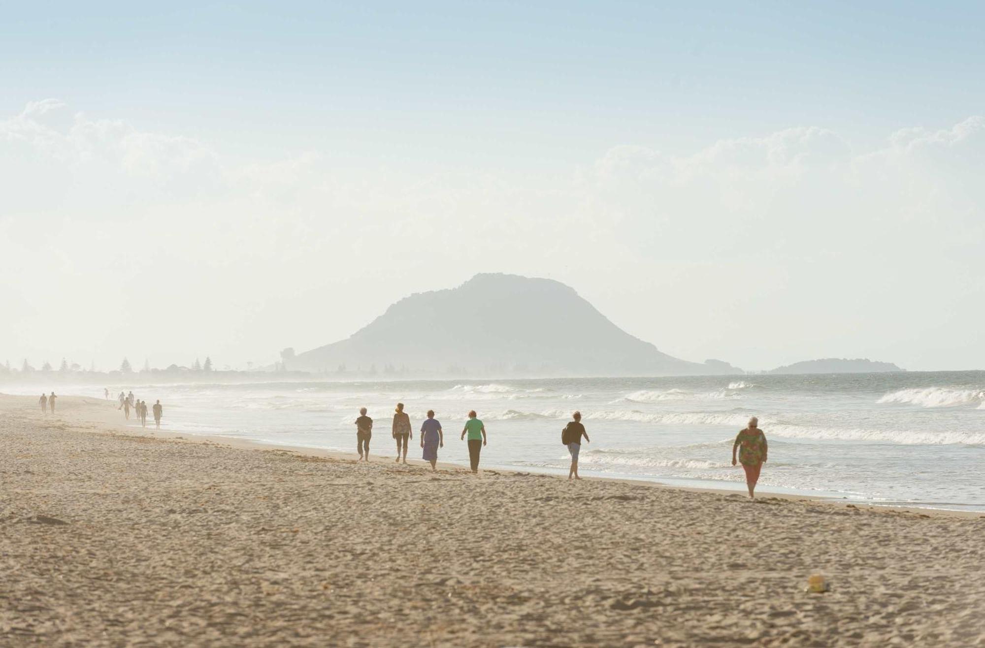 Sunny Seaside Retreat - Papamoa Beach 외부 사진