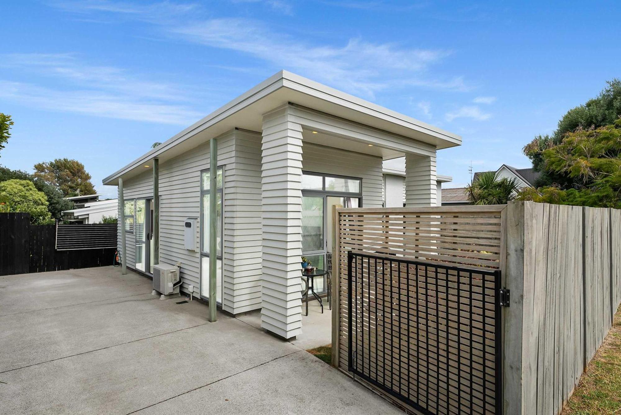 Sunny Seaside Retreat - Papamoa Beach 외부 사진