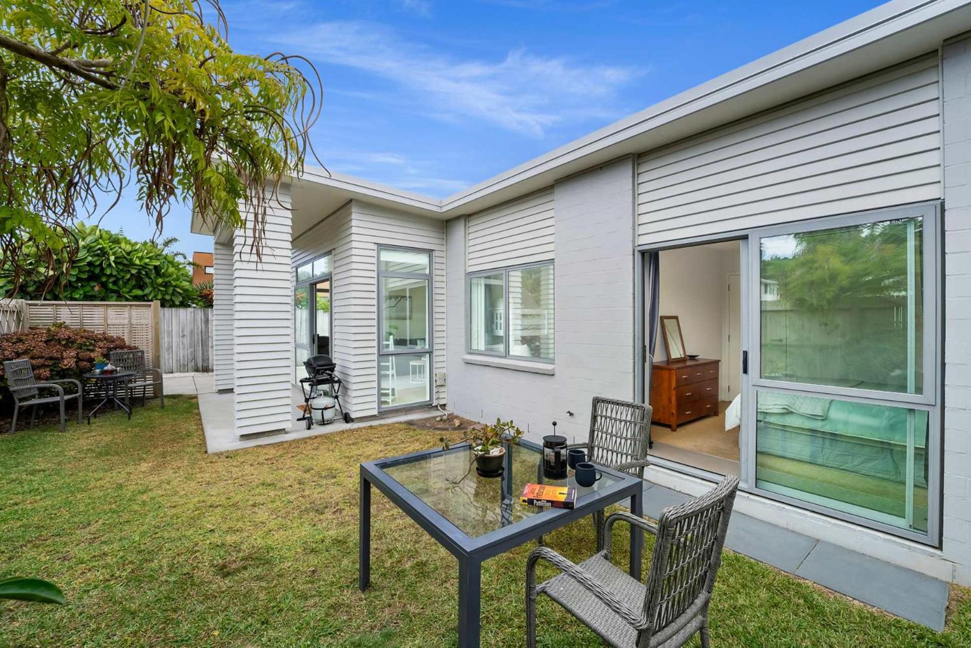 Sunny Seaside Retreat - Papamoa Beach 외부 사진