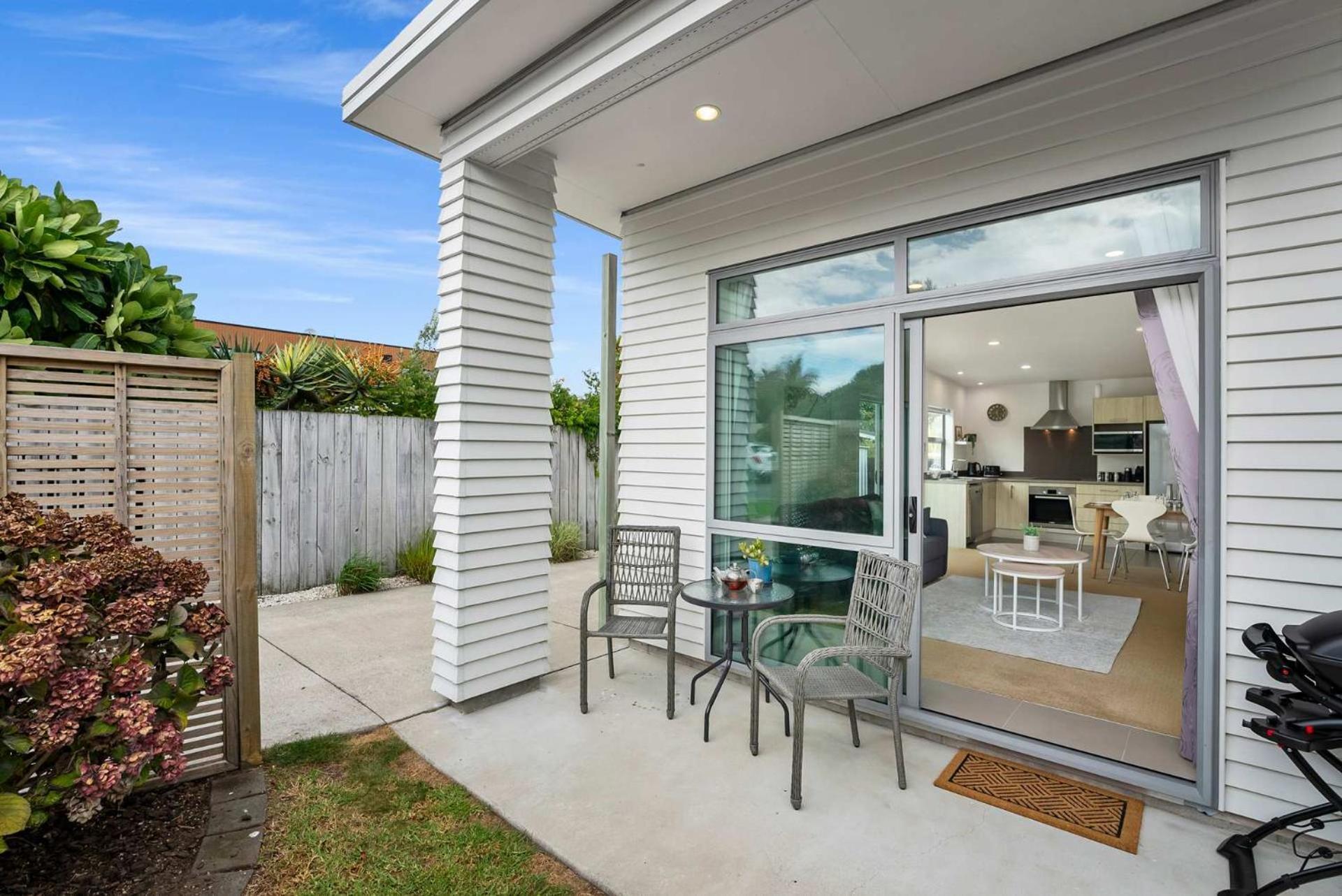 Sunny Seaside Retreat - Papamoa Beach 외부 사진